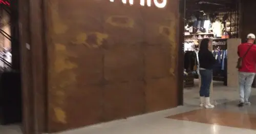 TENNIS  CENTRO COMERCIAL PLAZA CENTRAL